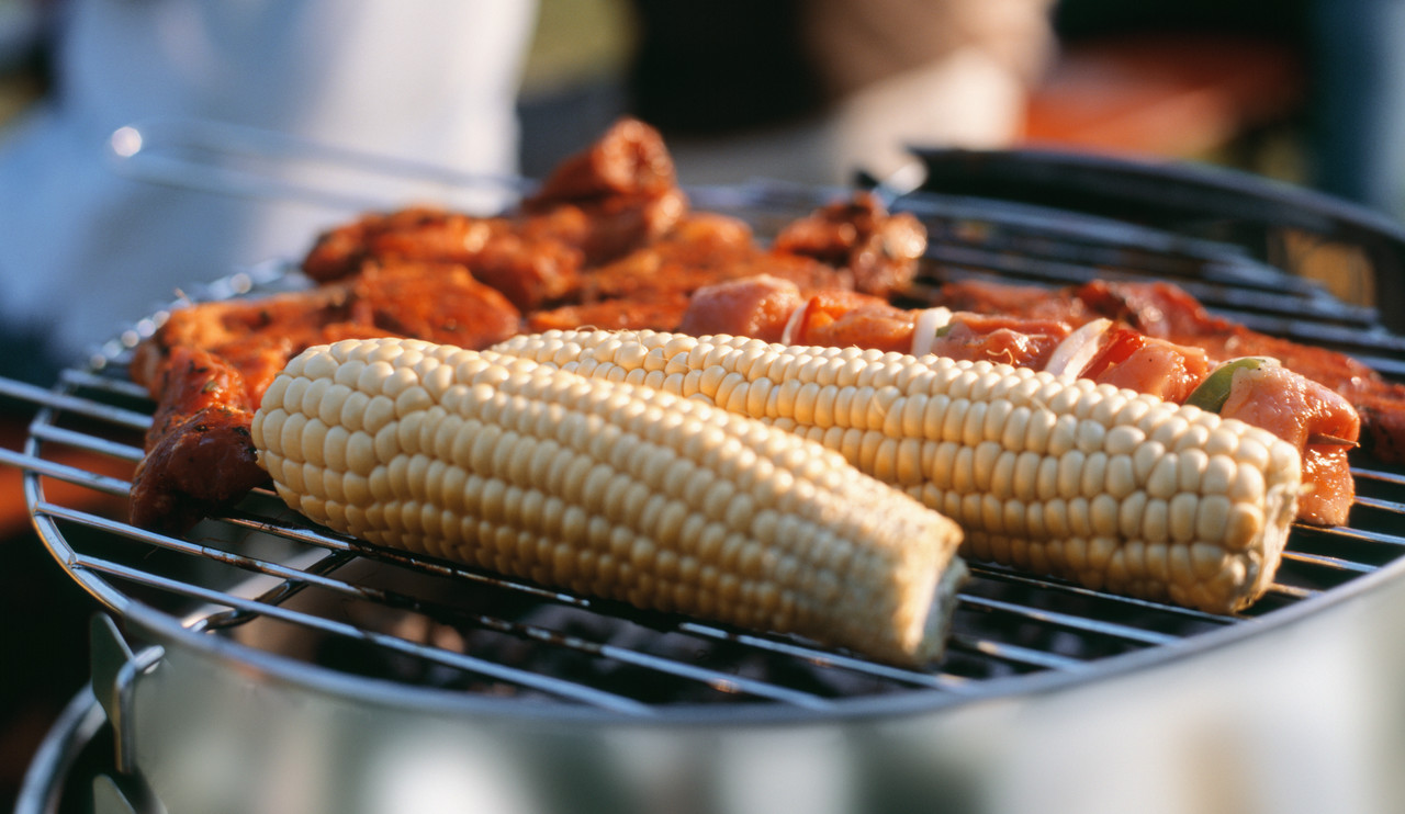 Corncobs and meat on grill