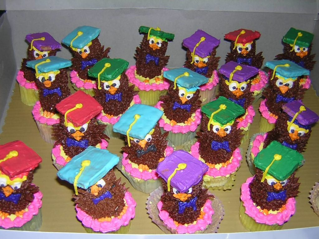 Cupcakes_made_for_a_graduation_party
