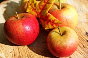 three apples on a table